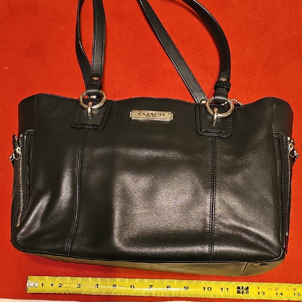 COACH LEATHER BLACK TOTE EUC!